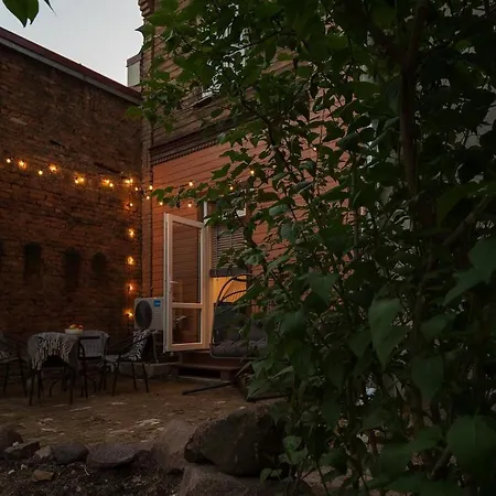 Cozy Terrace & Free Parking In The Heart Of アパート