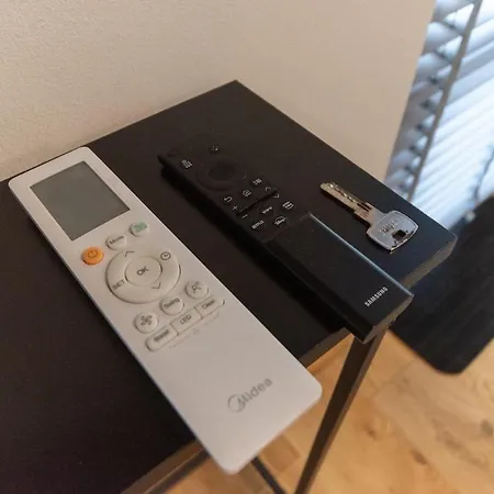 Cozy Terrace & Free Parking In The Heart Of アパート