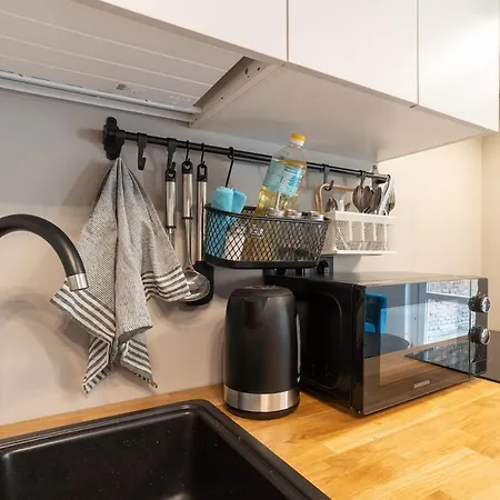 Cozy Terrace & Free Parking In The Heart Of