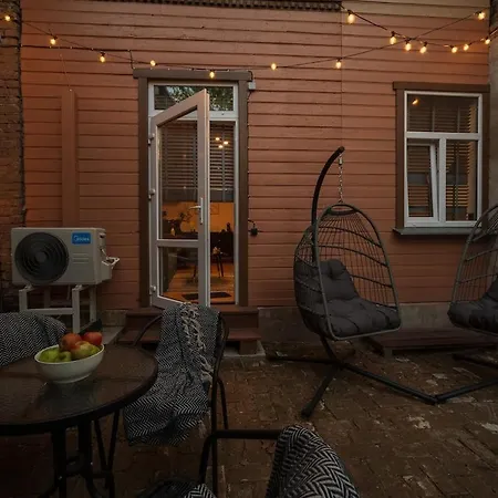 Cozy Terrace & Free Parking In The Heart Of