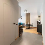 Cozy Terrace & Free Parking In The Heart Of 公寓 *