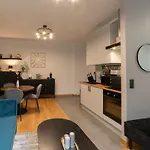 公寓 Cozy Terrace & Free Parking In The Heart Of 里加