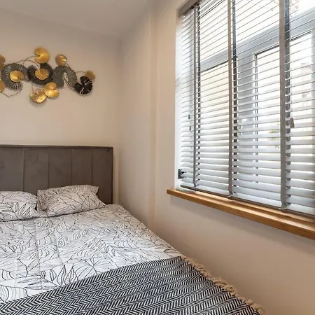 Cozy Terrace & Free Parking In The Heart Of