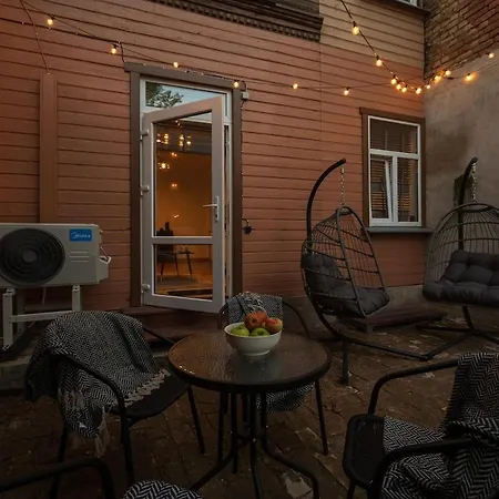 Cozy Terrace & Free Parking In The Heart Of