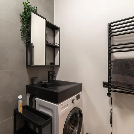 Cozy Terrace & Free Parking In The Heart Of