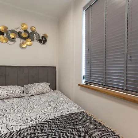 Cozy Terrace & Free Parking In The Heart Of Apartamento