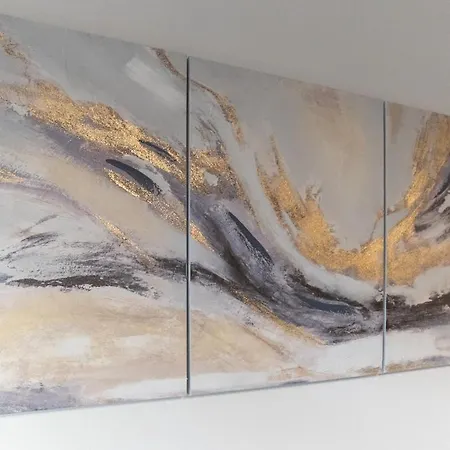 Cozy Terrace & Free Parking In The Heart Of *