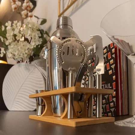 Apartamento Cozy Terrace & Free Parking In The Heart Of