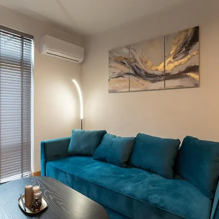 Lejlighed Cozy Terrace & Free Parking In The Heart Of