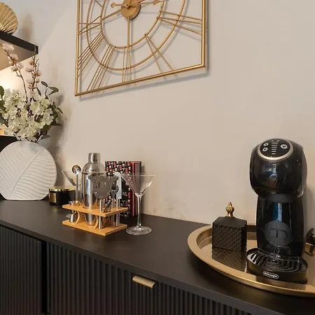 Cozy Terrace & Free Parking In The Heart Of شقة