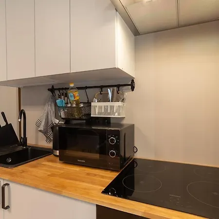 Apartamento Cozy Terrace & Free Parking In The Heart Of