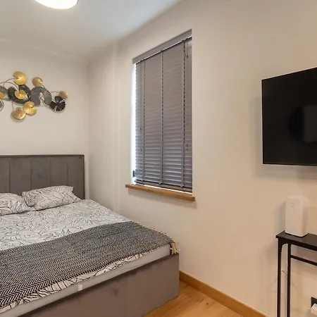 Apartamento Cozy Terrace & Free Parking In The Heart Of Riga