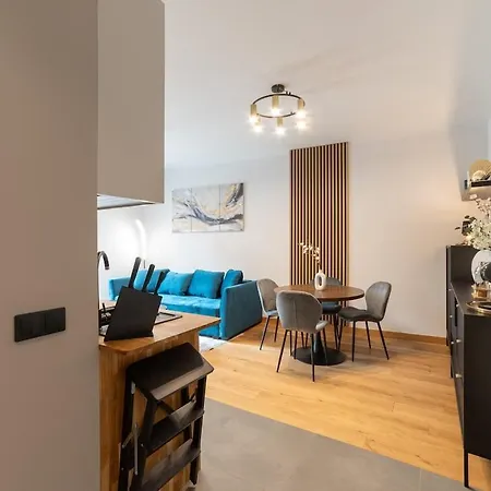 Cozy Terrace & Free Parking In The Heart Of *