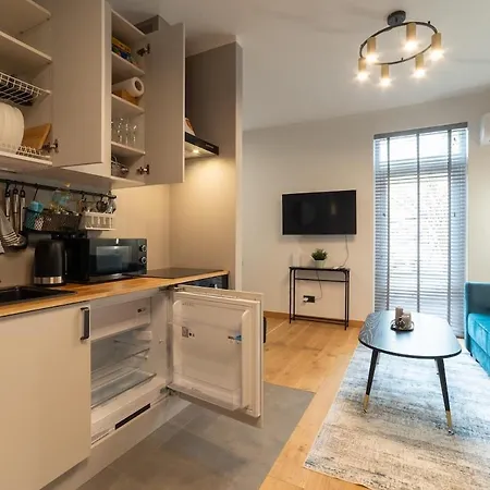 Lejlighed Cozy Terrace & Free Parking In The Heart Of Riga