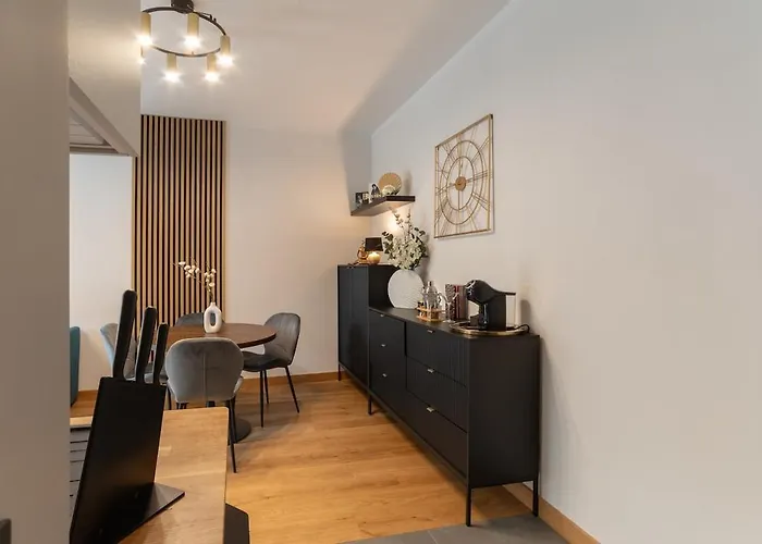 Cozy Terrace & Free Parking In The Heart Of Dzīvoklis *