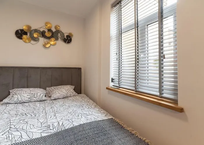 Cozy Terrace & Free Parking In The Heart Of