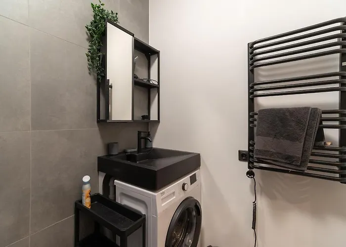 Cozy Terrace & Free Parking In The Heart Of