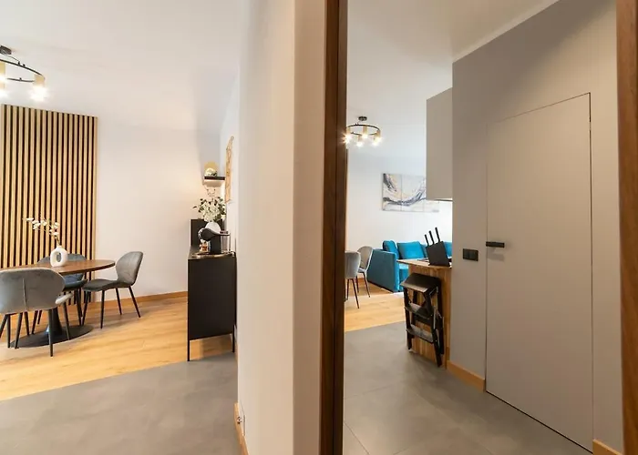 Cozy Terrace & Free Parking In The Heart Of