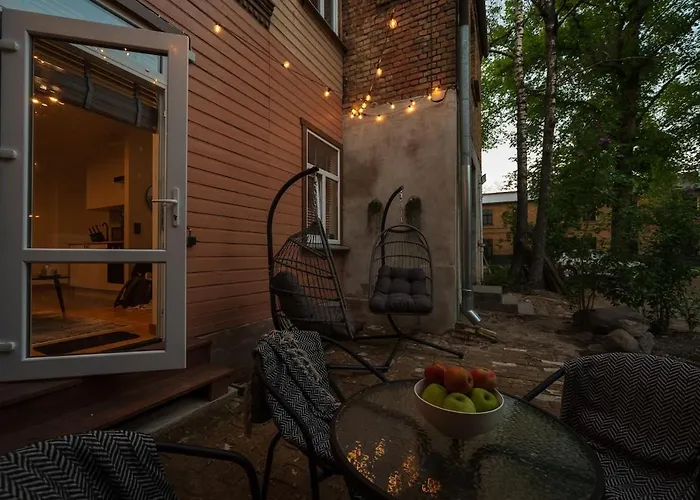 Cozy Terrace & Free Parking In The Heart Of