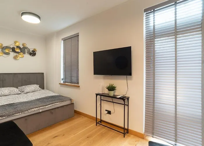 Cozy Terrace & Free Parking In The Heart Of Dzīvoklis Riga