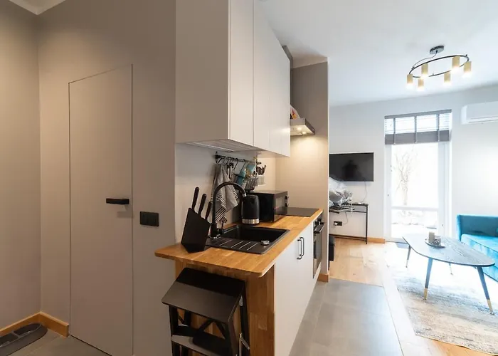 Cozy Terrace & Free Parking In The Heart Of