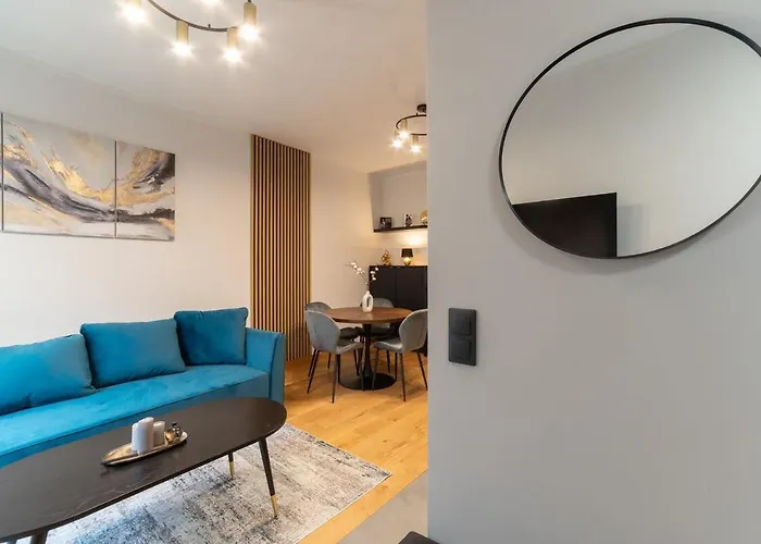 Cozy Terrace & Free Parking In The Heart Of Dzīvoklis *