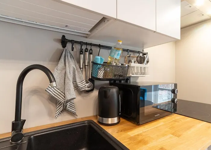 Cozy Terrace & Free Parking In The Heart Of