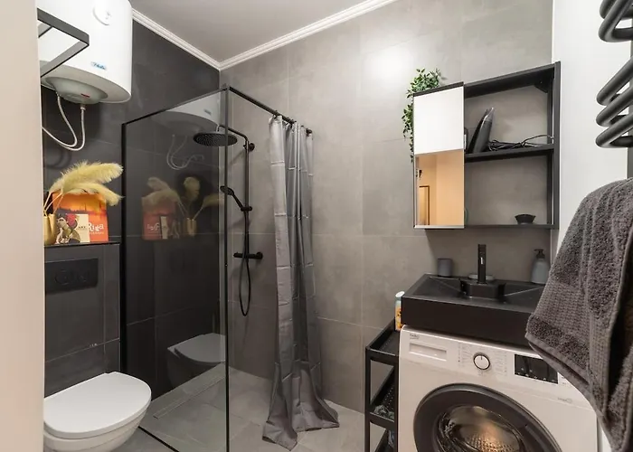 Apartamento Cozy Terrace & Free Parking In The Heart Of *