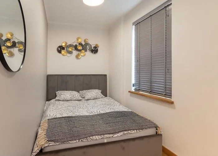 Dzīvoklis Cozy Terrace & Free Parking In The Heart Of *