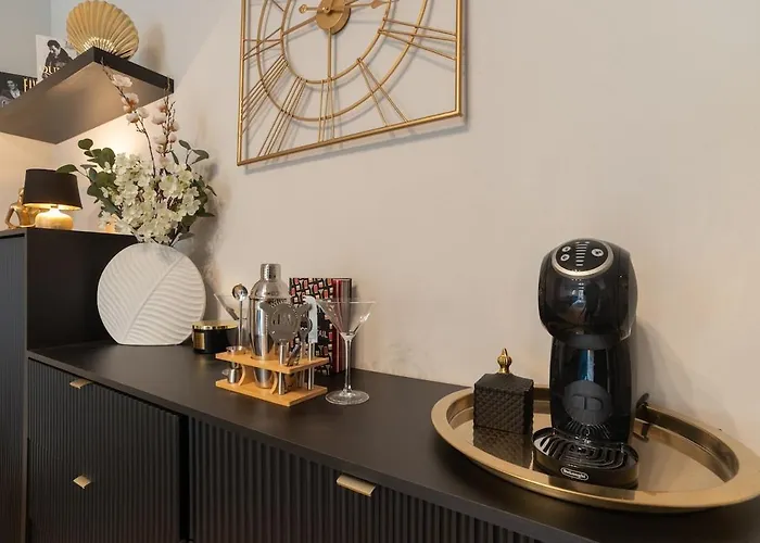 Cozy Terrace & Free Parking In The Heart Of Apartamento