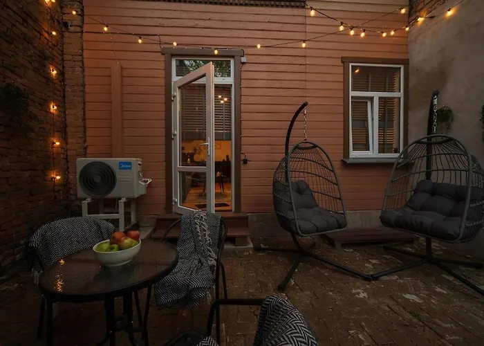 Cozy Terrace & Free Parking In The Heart Of