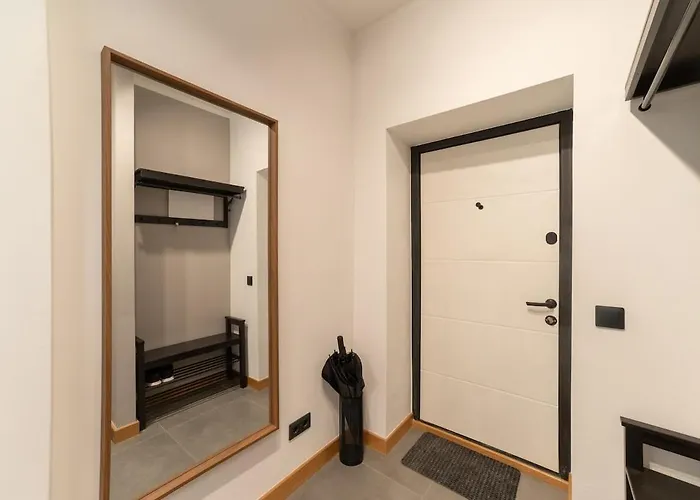 Dzīvoklis Cozy Terrace & Free Parking In The Heart Of