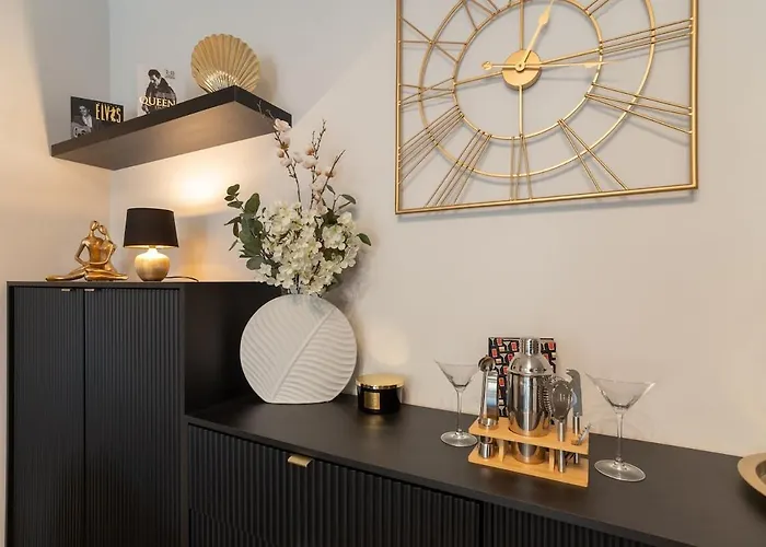 Cozy Terrace & Free Parking In The Heart Of *