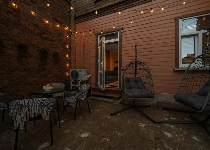 Cozy Terrace & Free Parking In The Heart Of Dzīvoklis