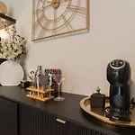 Cozy Terrace & Free Parking In The Heart Of Apartman