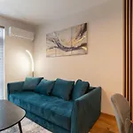 Cozy Terrace & Free Parking In The Heart Of Apartman *